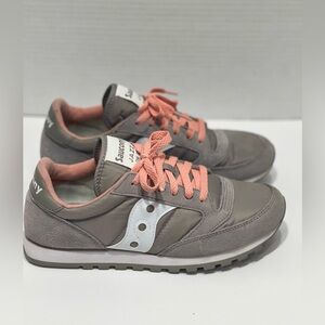Saucony Jazz Low Pro Sneakers in Gray and Pink (S1866-260)